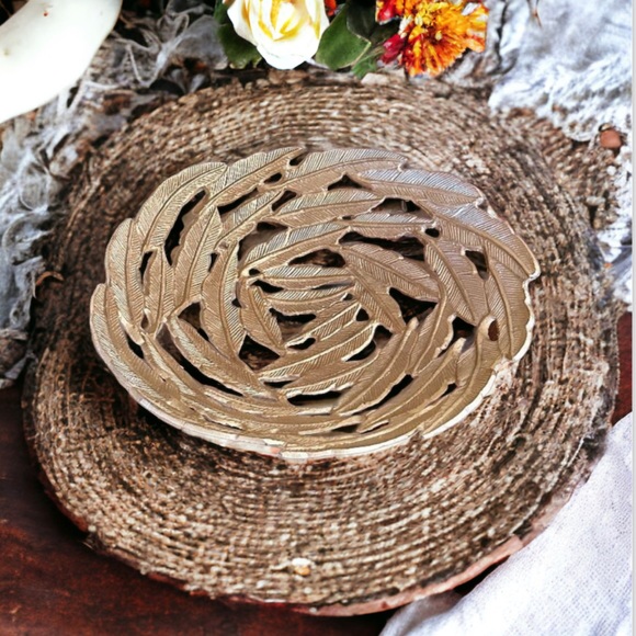 Gorgeous Gold Metal Feather Motif Centerpiece-Bowl - Picture 12 of 16